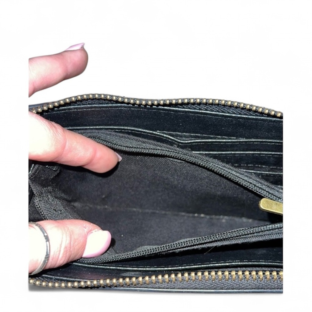 ✨Universal Thread Black Wallet - Picture 3 of 4